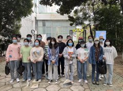 球王会开展“发扬雷锋精神，打扫校园卫生”活动